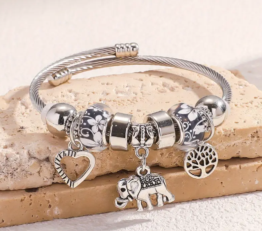 Pulsera brazalete con charms negro y elefante