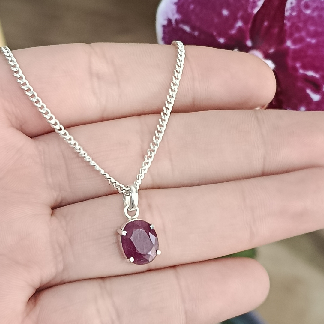 Collar de plata con Rubí natural