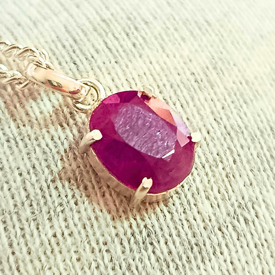 Collar de plata con Rubí natural