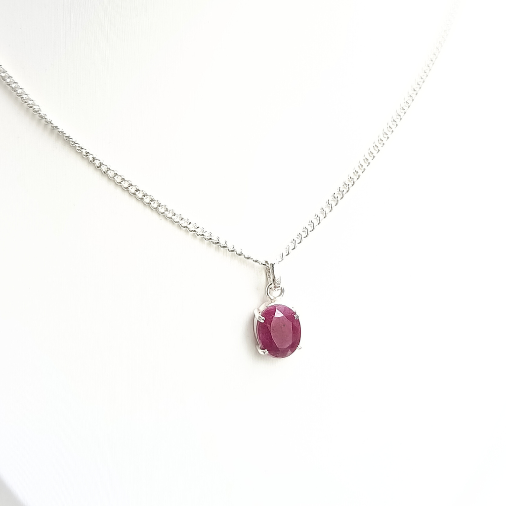 Collar de plata con Rubí natural