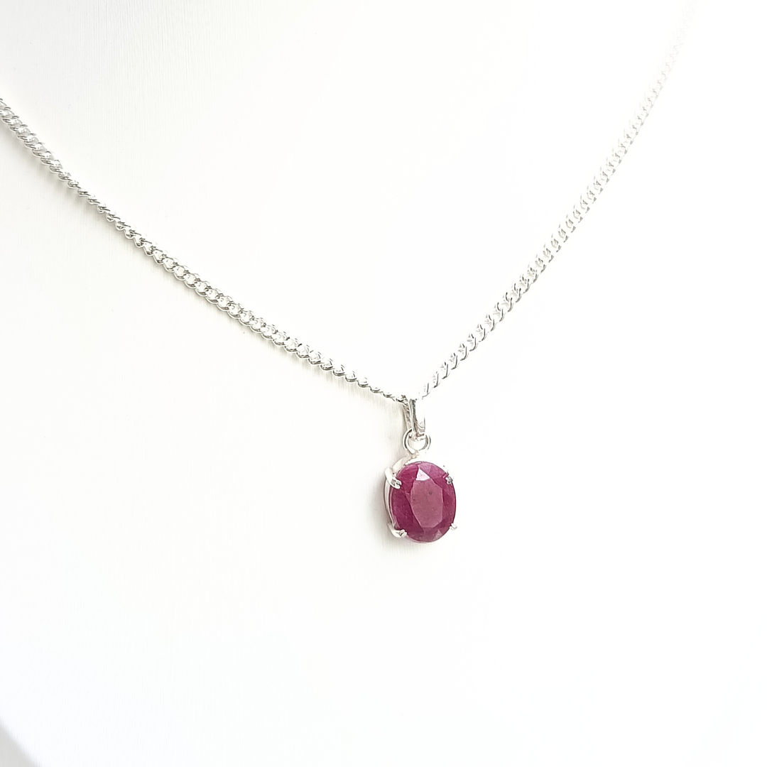 Collar de plata con Rubí natural