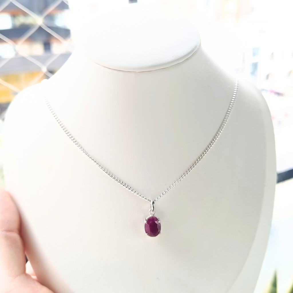 Collar de plata con Rubí natural