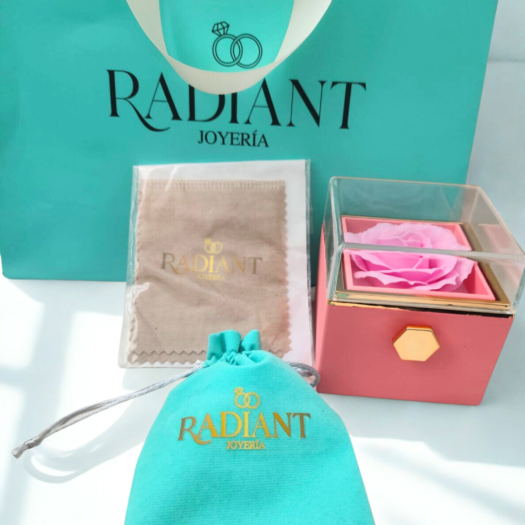 Collar de plata con dije de trébol