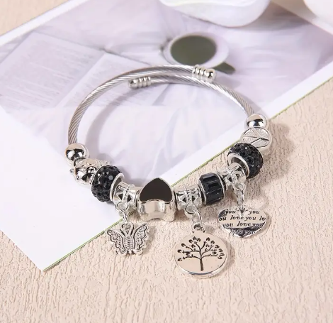 Pulsera brazalete con charms